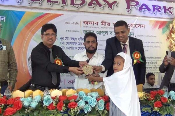 বাংলাদেশ কিন্ডারগার্টেন এসোসিয়েশন এর উদ্যোগে শিক্ষার্থীদের মাঝে বৃত্তি প্রদান