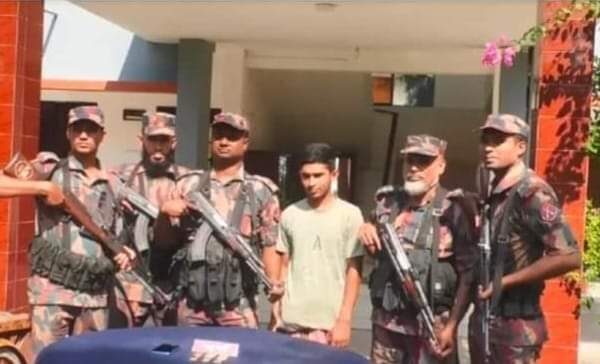 কলারোয়ায় বিজিবি’র অভিযানে ১ কোটি ৩৫ লাখ টাকার স্বর্ণসহ চোরাকারবারি রাশেদুল আটক