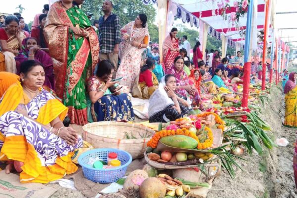 ফুলবাড়ীতে যমুনার তীরে সনাতন ধর্মালম্বীদের সূর্য পূজা (ছট পূজা) অনুষ্ঠিত