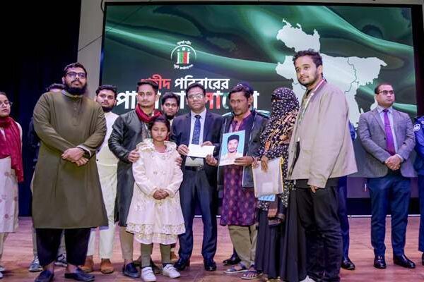 খুলনায় ৫৮ শহিদ পরিবার পেলো দুই কোটি ৯০ লাখ টাকা