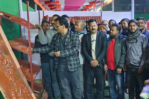 কলারোয়ায় মহান বিজয় দিবস উদযাপনে আয়োজিত “বিজয় মেলার বিভিন্ন স্টল পরিদর্শনে সাবেক এমপি হাবিব