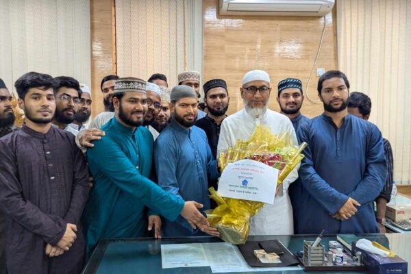 ঢাকা আলিয়া মাদ্রাসার সদ্য অধ্যক্ষকে বরণ করেছে ছাত্রশিবিরের আলিয়া শাখা